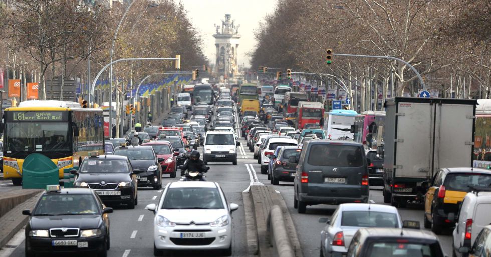 Barcelona le declaró la guerra a los autos contaminantes